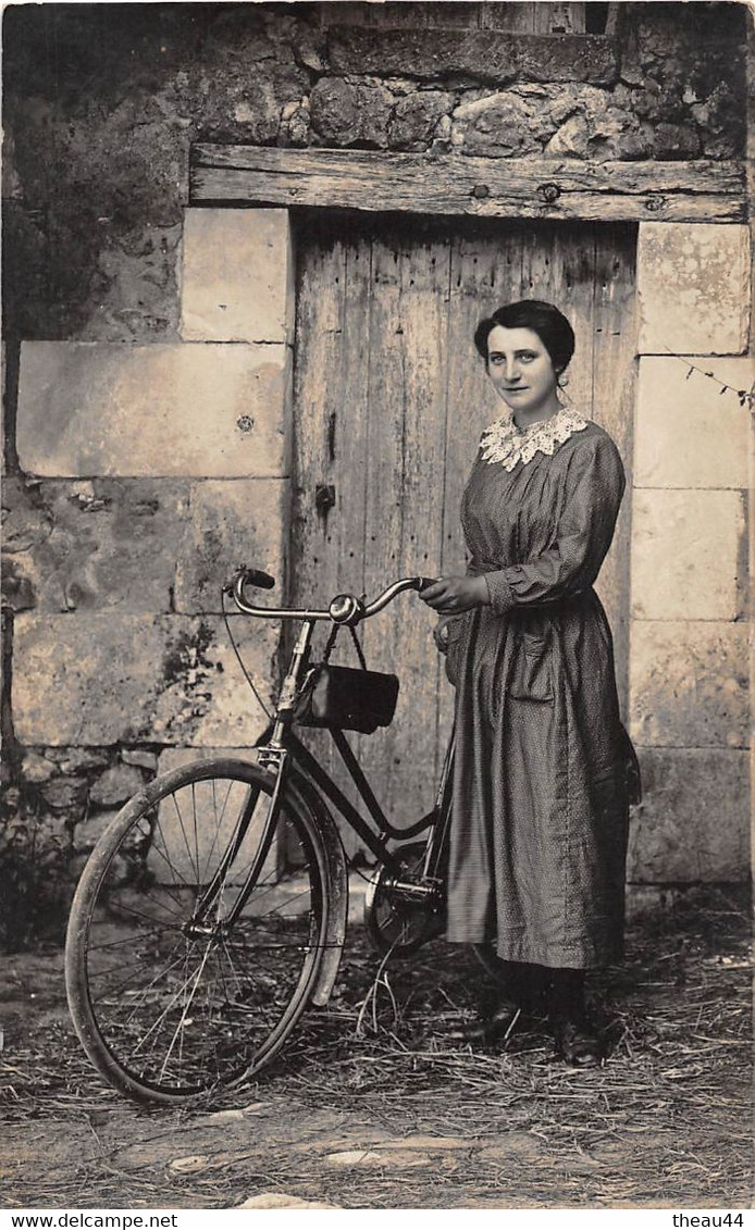 ¤¤  -  Carte-Photo Non Située D'un Femme Avec Son Vélo   -  ¤¤ - Other & Unclassified