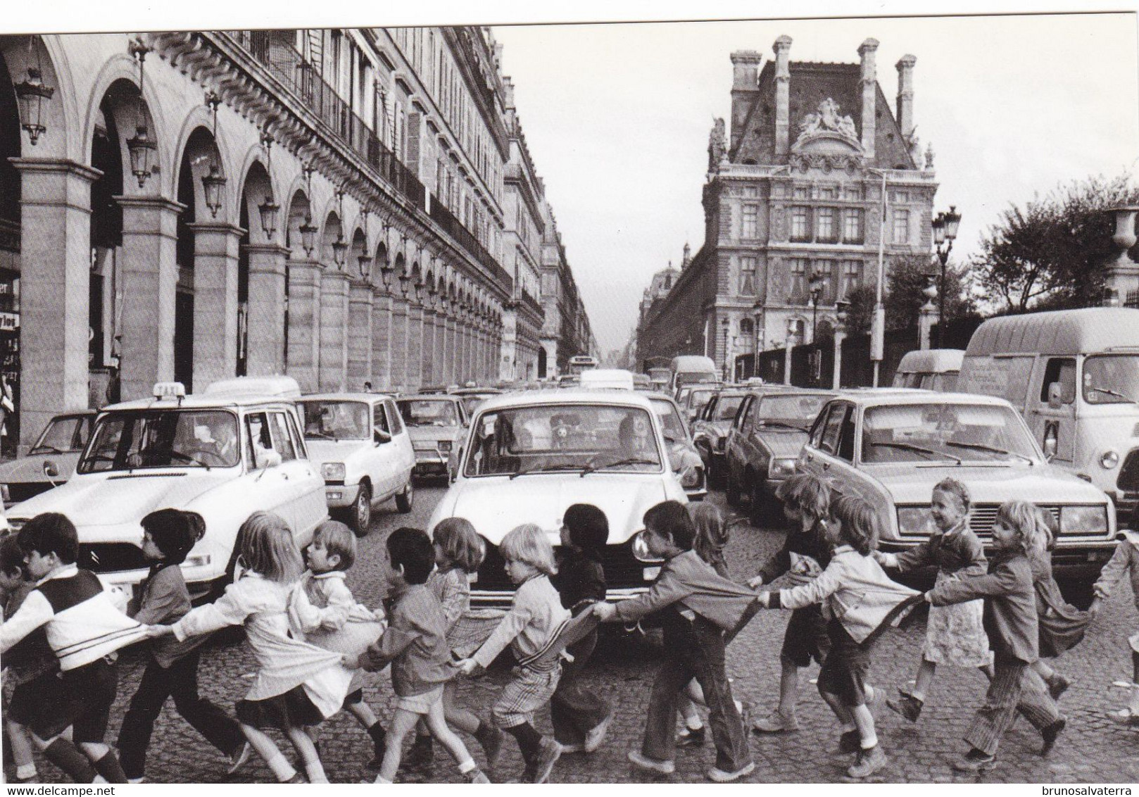 ROBERT DOISNEAU - Les Tabliers De La Rue De Rivoli 1978 - Doisneau