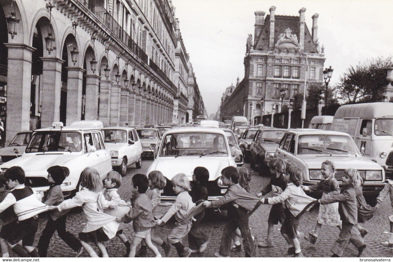 ROBERT DOISNEAU - Les Tabliers De La Rue De Rivoli 1978 - Doisneau