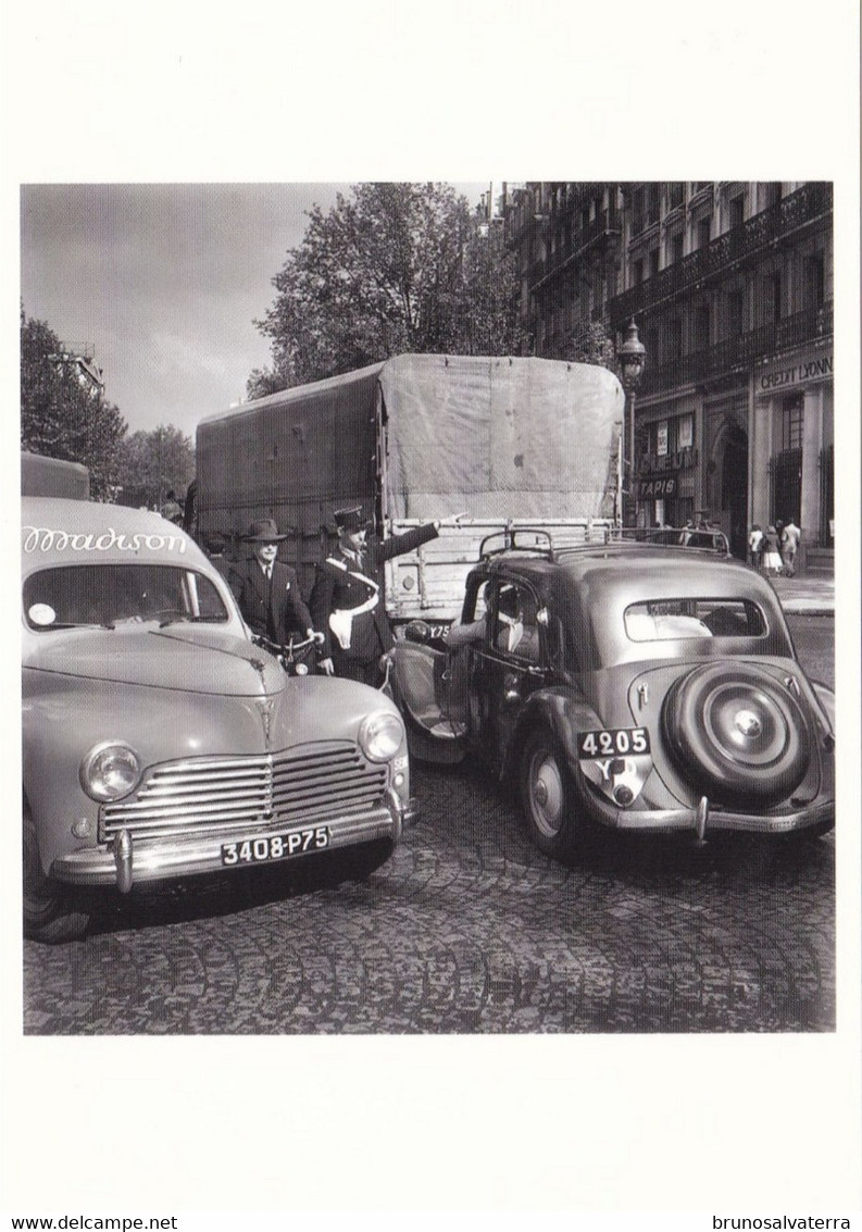 ROBERT DOISNEAU - Boulevard Saint-Denis Paris Mai 1951 - Doisneau