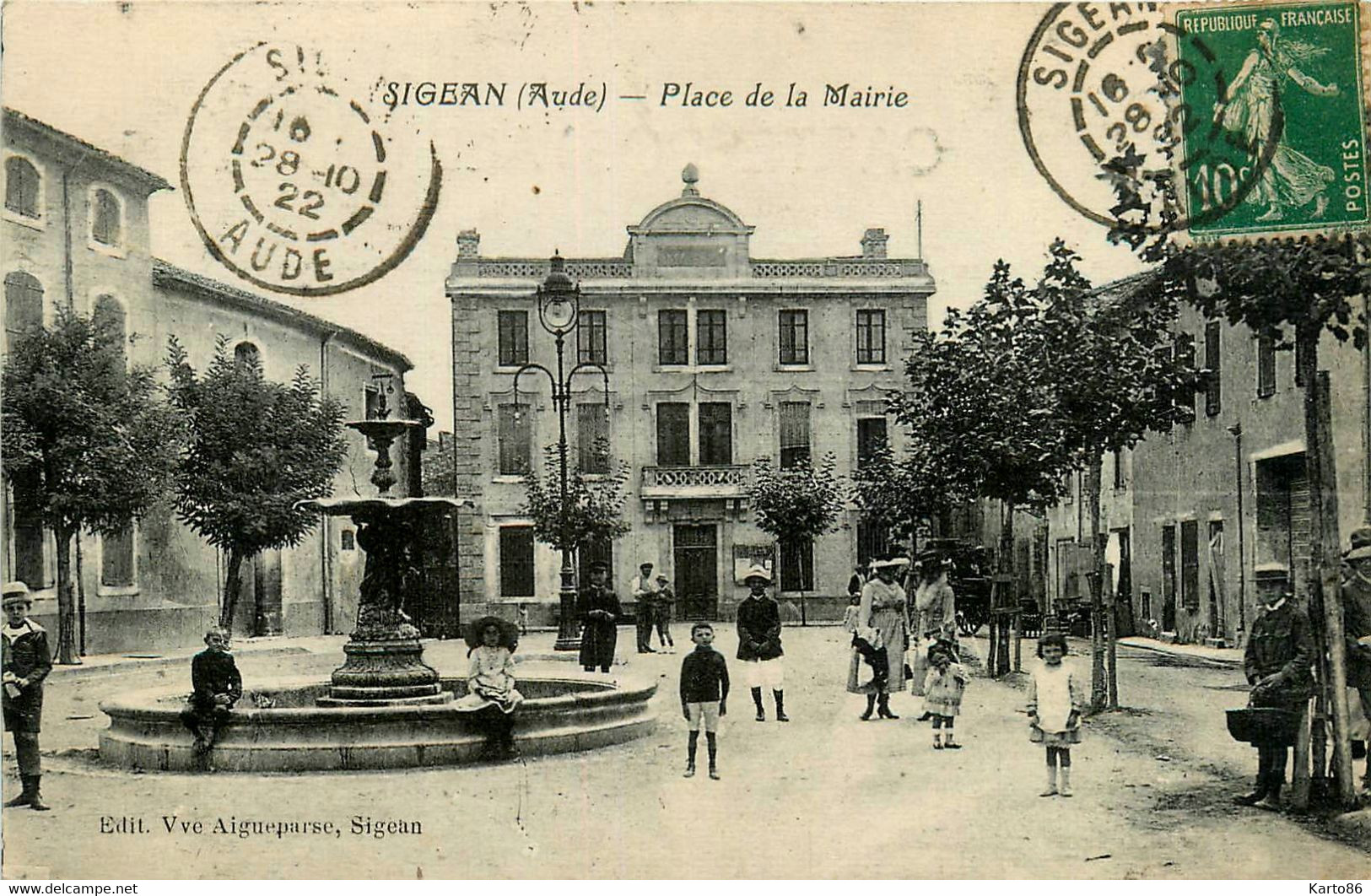 Sigean * La Place De La Mairie * La Fontaine * Groupe Enfants - Sigean