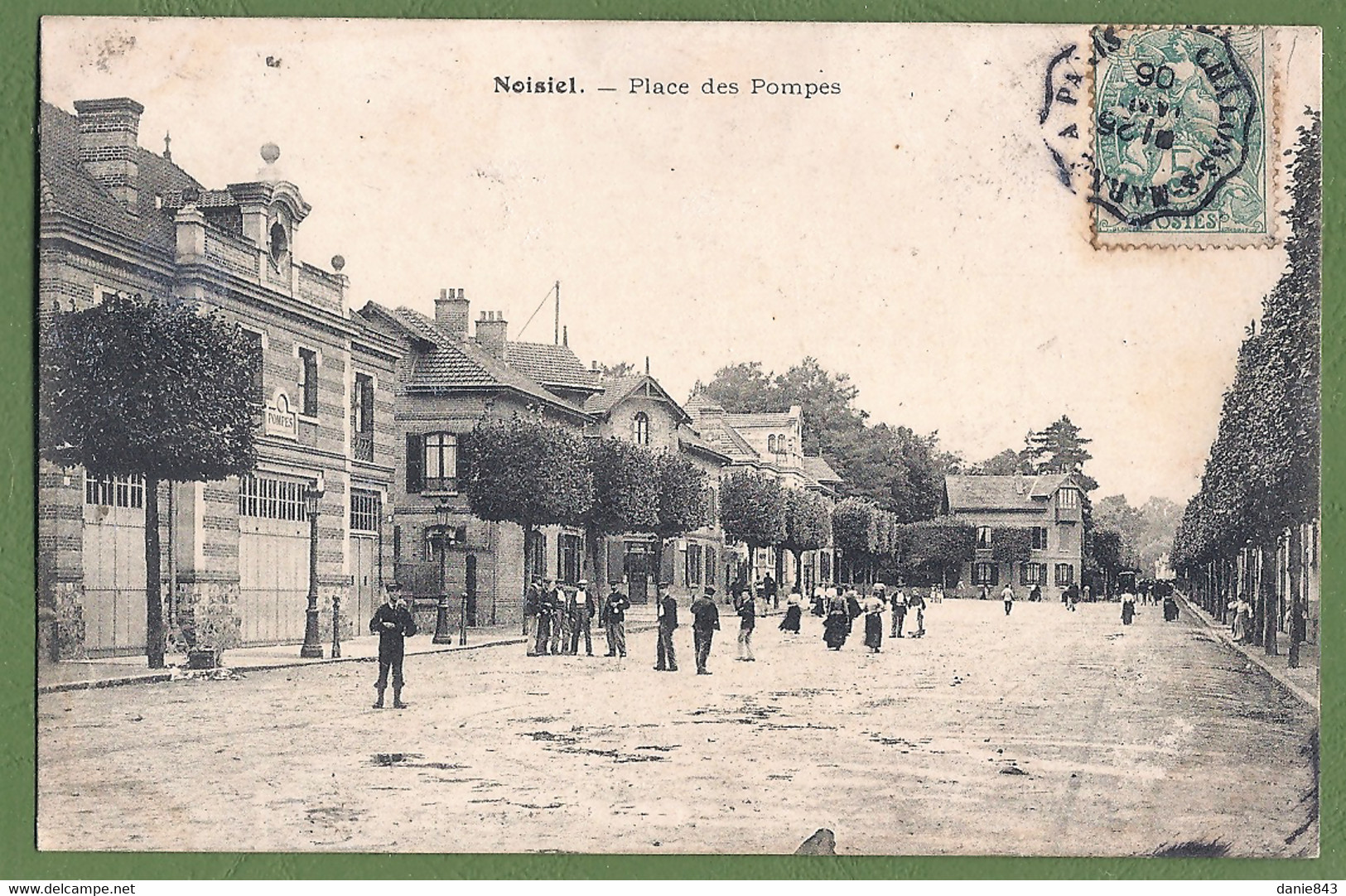 CPA  - SEINE ET MARNE - NOISIEL - PLACE DES POMPES - Belle Animation - - Noisiel