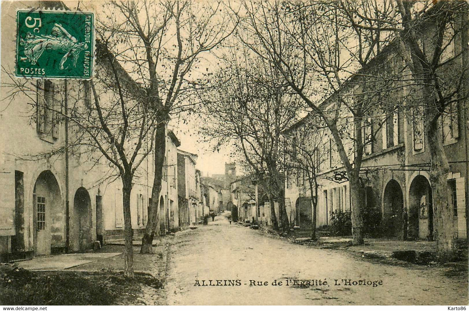 Alleins * La Rue De L'égalité * Vue Sur L'horloge - Alleins