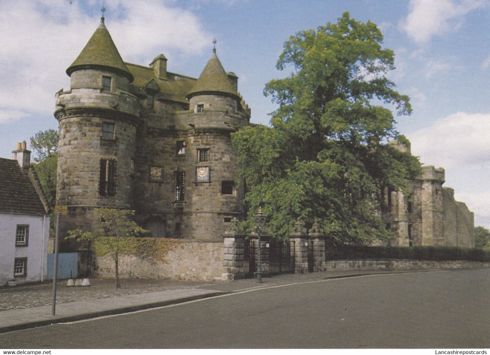 Postcard The Royal Palace Of Falkland Fife My Ref B24708 - Fife