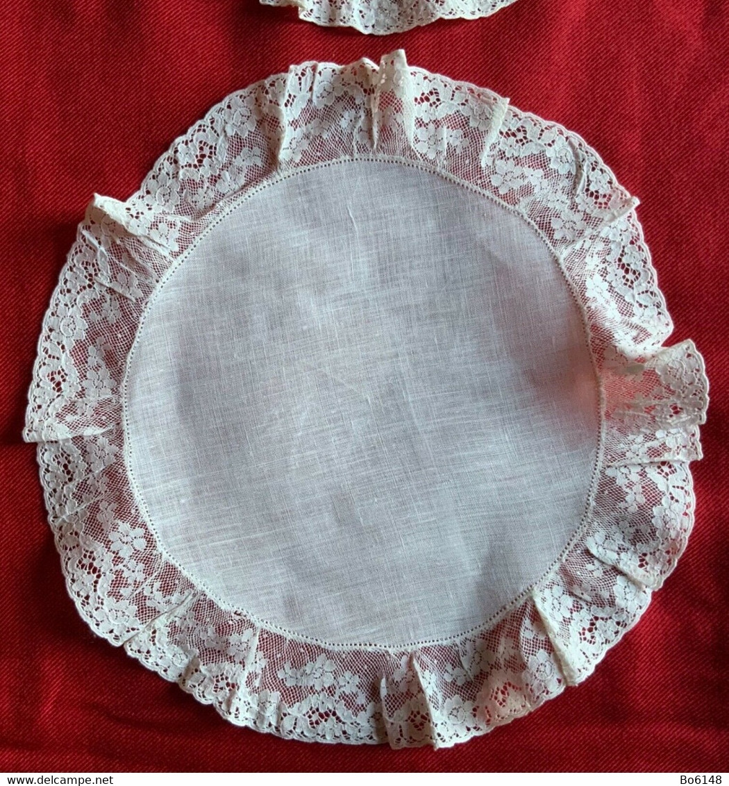 2 CENTRINI Rotondi  Lino , Bordo Pizzo Valencienne Diam.cm. 20 E 21,5 - VINTAGE - Centrini