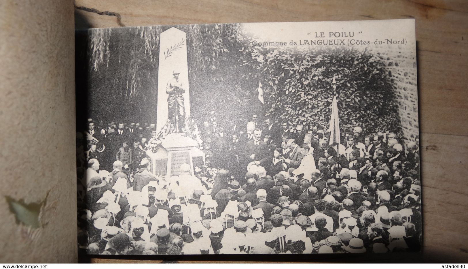 carnet 12 CARTES LE POILU : monuments des établissements Jacomet a VILLEDIEU  ................ LF-724