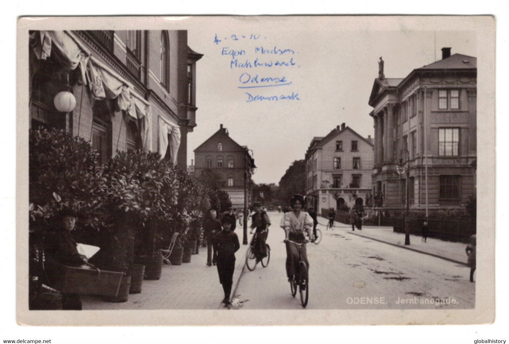 DG1742 - DENMARK - ODENSE - JERNBANEGADE - STREET SCENE W. WOMEN ON BICYCLE - RPPC - Denmark