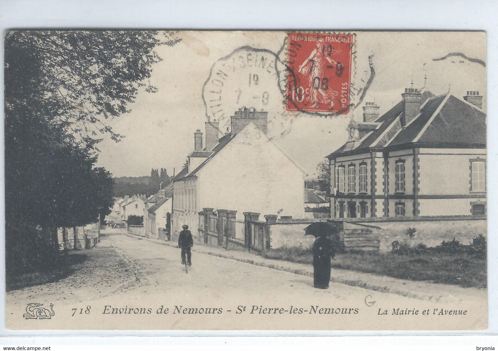CPA - 77 - SAINT-PIERRE-LES-NEMOURS - La Mairie Et L'Avenue - Petite Animation -1908 - Tbe - - Saint Pierre Les Nemours