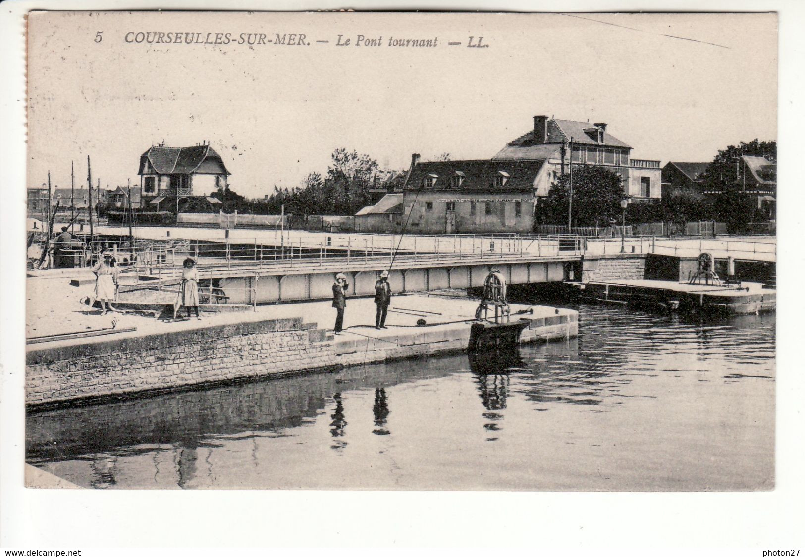 Courseulles Sur Mer - Le Pont Tournant (pêcheurs) - Courseulles-sur-Mer