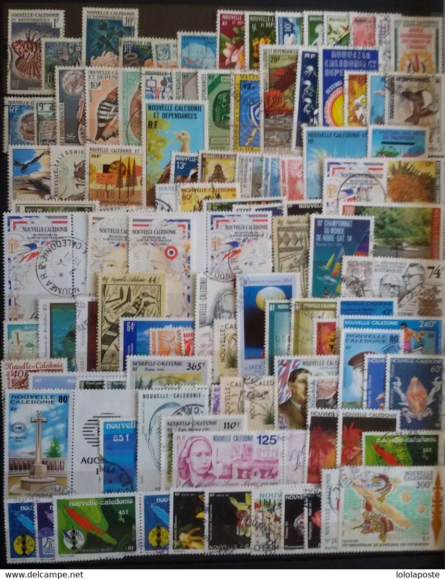 NOUVELLE-CALÉDONIE - SUPERBE Collection De 494 TP + 5 Carnets D'usage Courant De 1959 à 2018 -7 Photos -Rarement Proposé - Lots & Serien