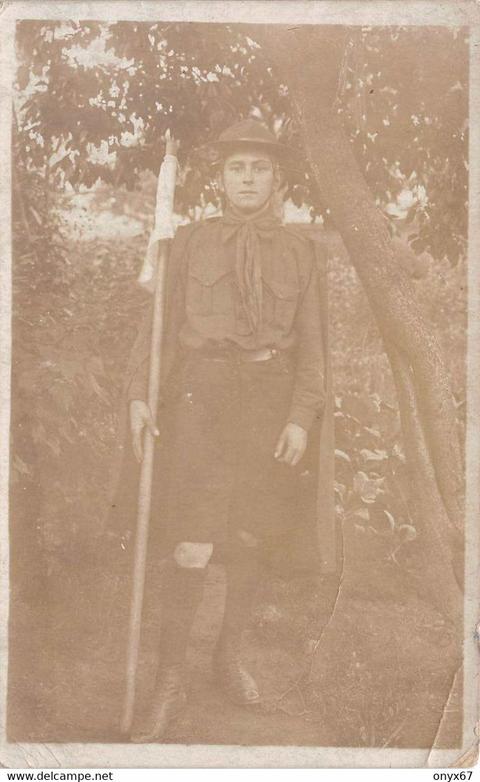 Carte Postale Photo Jeune Garçon En SCOUT-SCOUTISME-ECLAIREUR- - Scoutisme