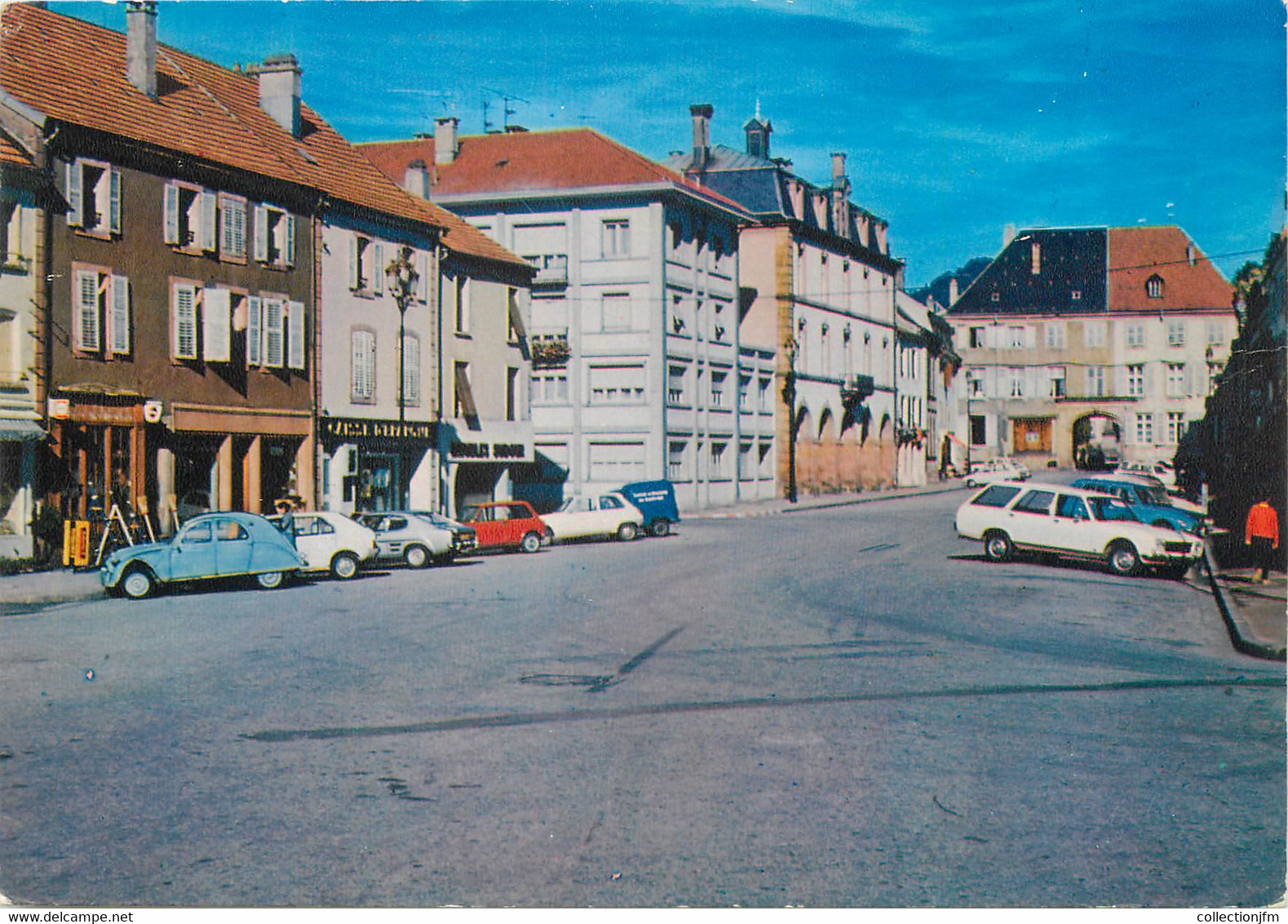 / CPSM FRANCE 88 "Senones, Place Clémenceau Et L'ancien Château Des Princes De Salm" - Senones