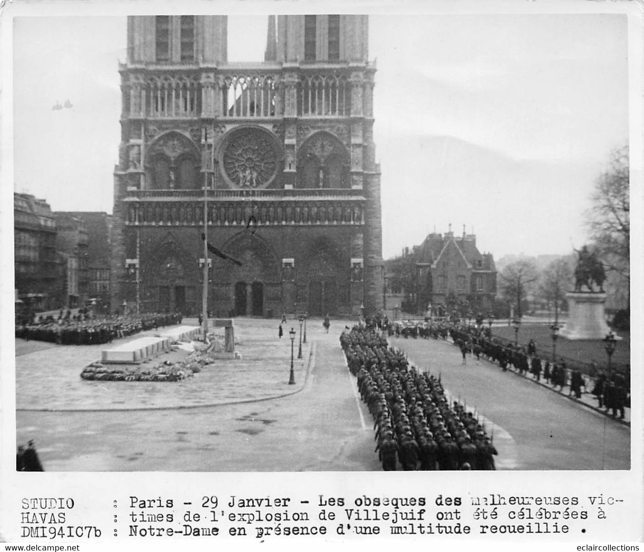 Photographie      Paris  Obsèques  Des Victimes De L'explosion De Villejuif  Le 29 Janvier (voir Scan Et Commentaires) - Places