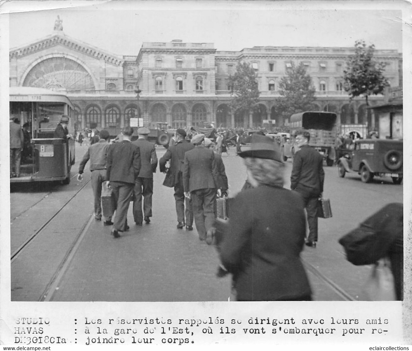 Photographie     Paris. Les Réservistes Se Dirigent Vars La Gare De L'Est  .........(voir Scan Et Commentaires) - Guerre, Militaire