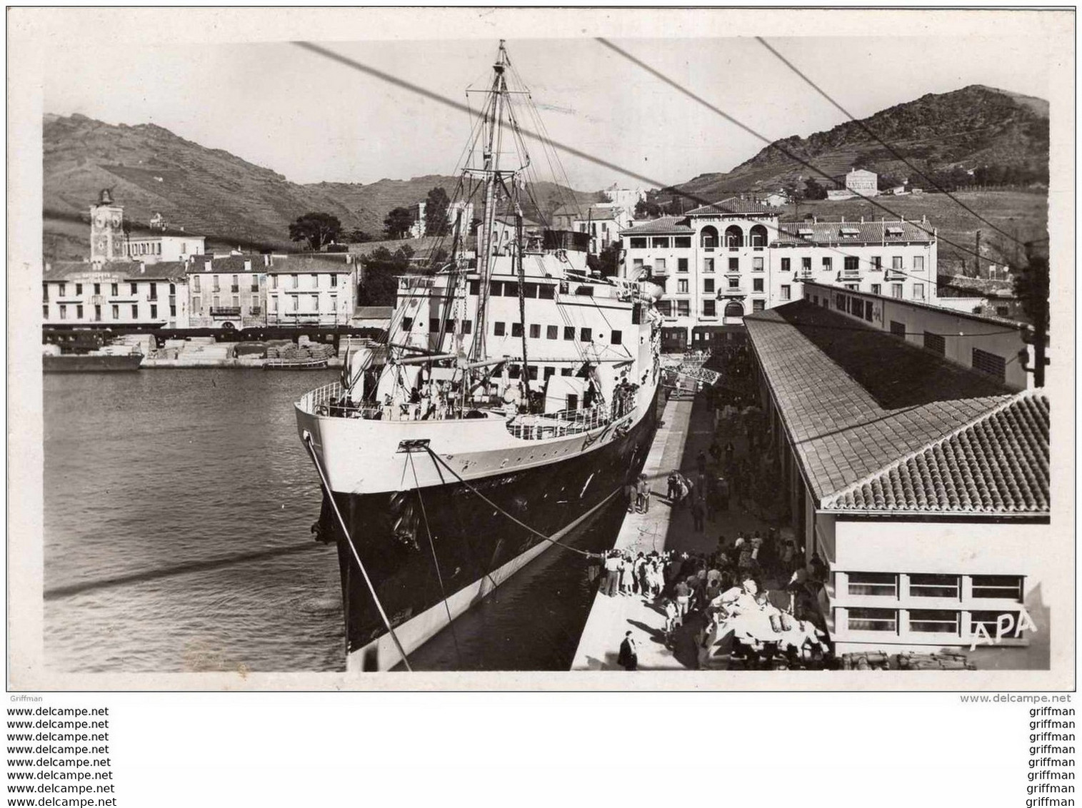 PORT VENDRES PAQUEBOT PRESIDENT DE CAZALET A QUAI ET TRAIN PAQUEBOT A QUAI 1947 CPSM 9X14 TBE - Port Vendres