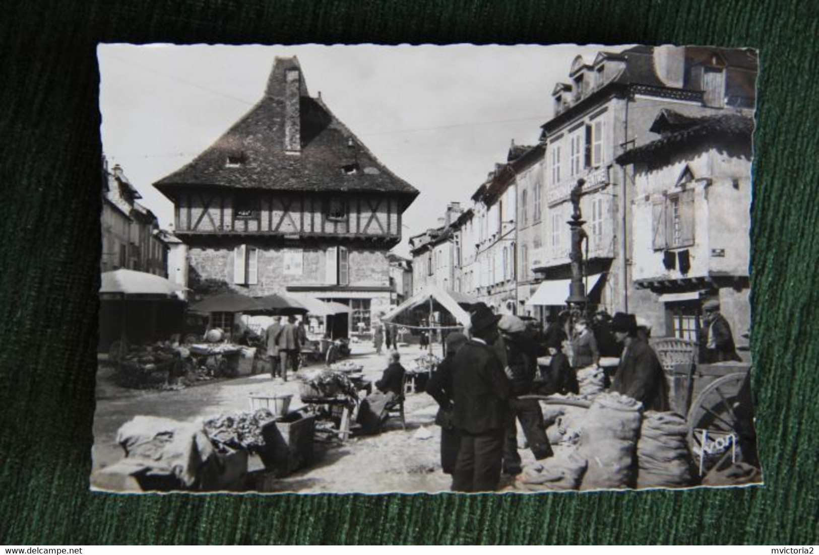 Saint Céré - Place Du Marcadial - Saint-Céré