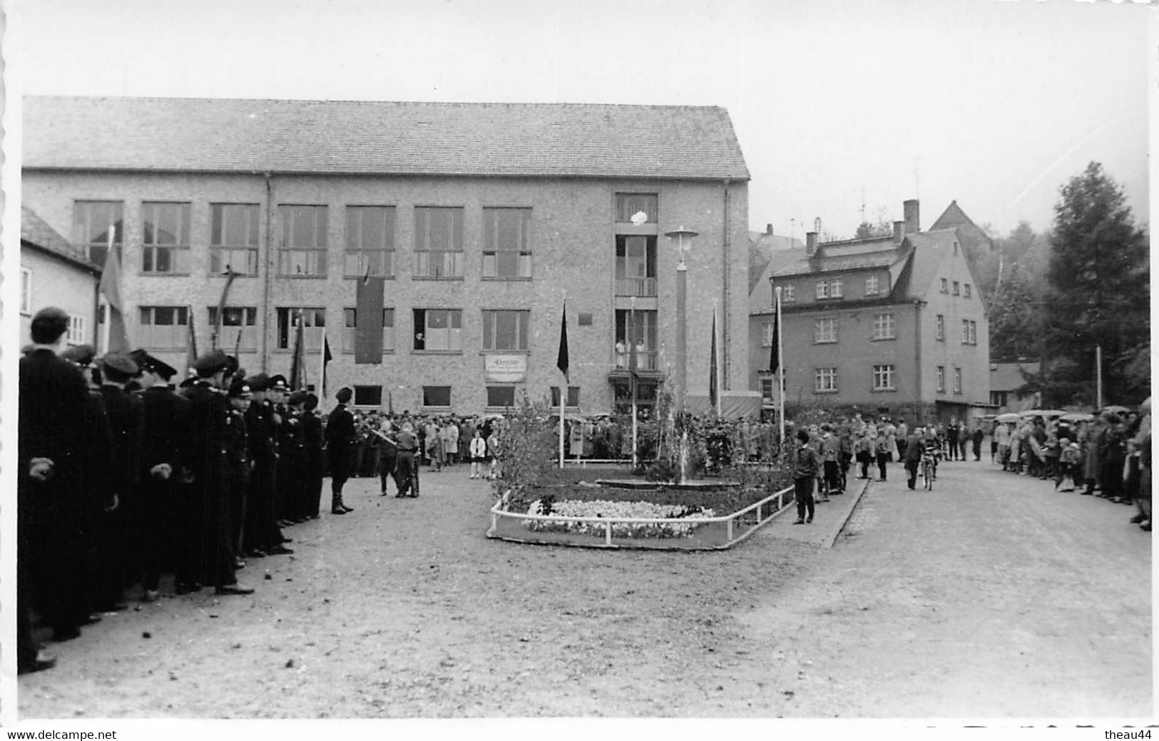 ALLEMAGNE - THURM - THUM  - Cliché D'une Cérémonie Officielle En 1962 Dans La Cour D'une Usine - Voir Description - Thum