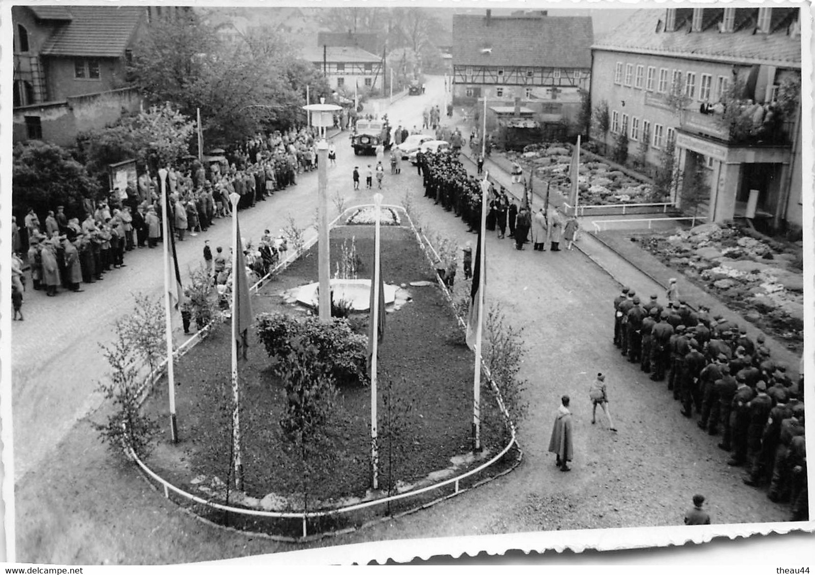 ALLEMAGNE - THURM - THUM  - Cliché D'une Cérémonie Officielle En 1962 Dans La Cour D'une Usine - Voir Description - Thum