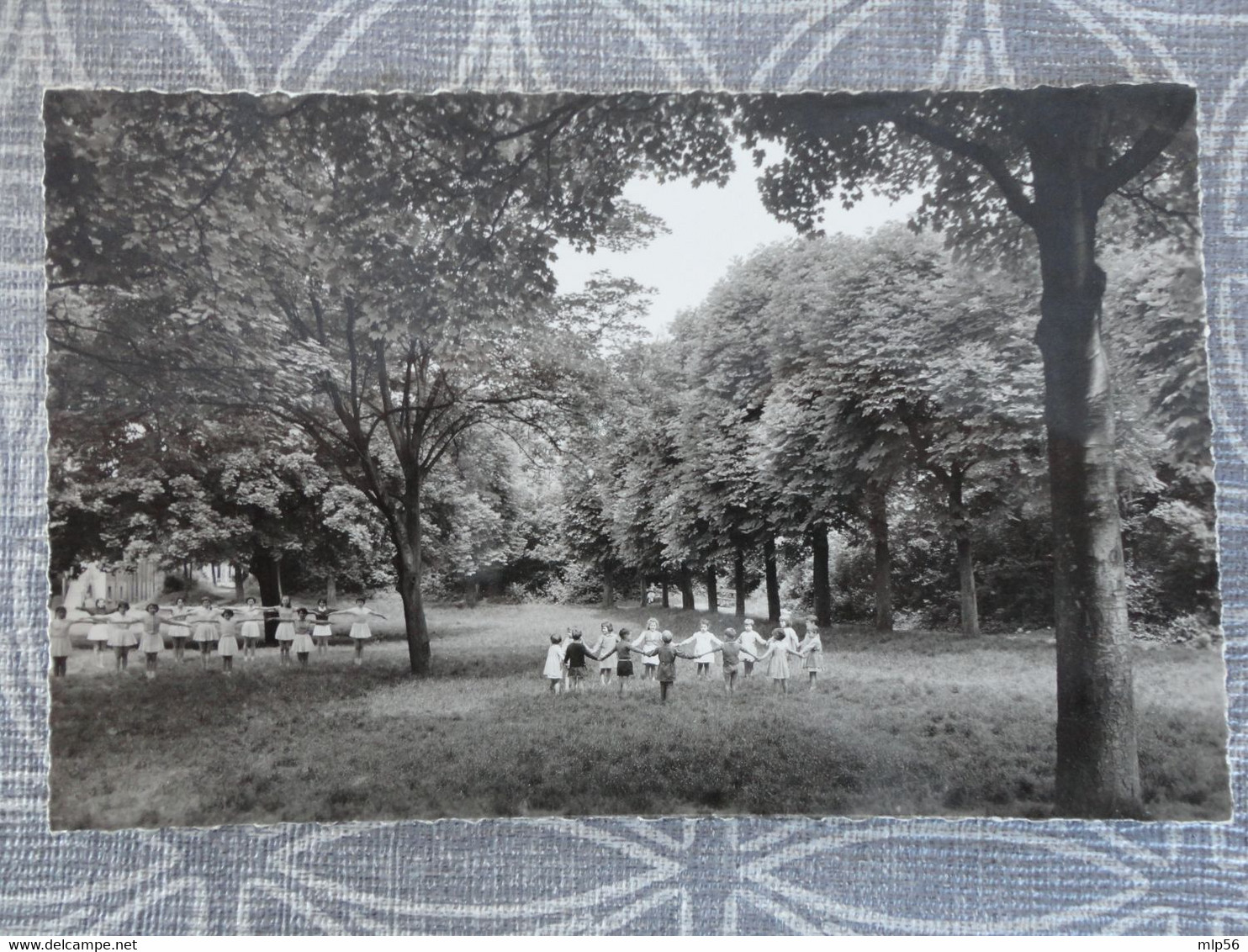 94 CACHAN ENFANTS DE L'ECOLE DANS LE PARC - Cachan