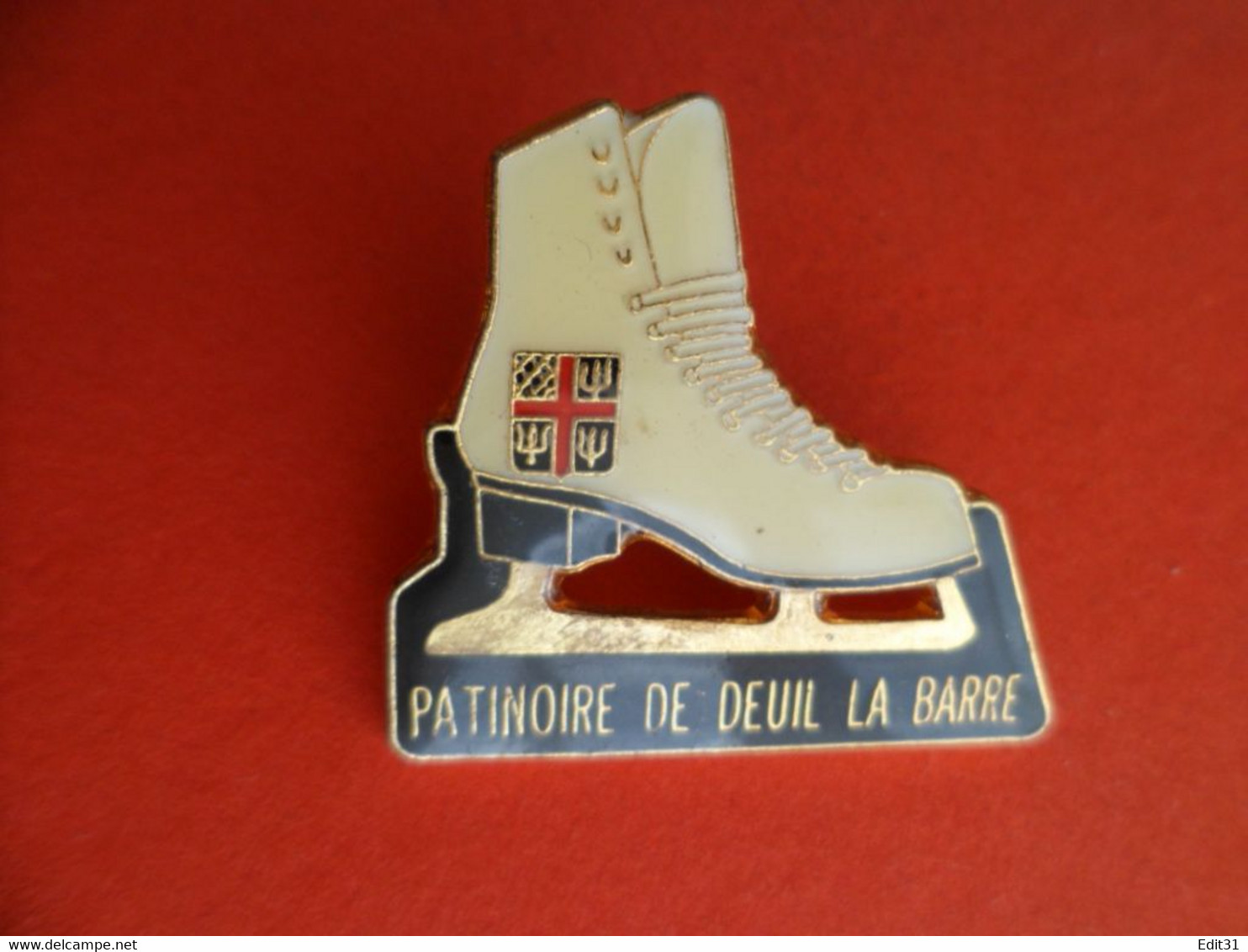 Pins Pin's émail Patinoire De DEUIL LA BARRE  Val-d'Oise - Signé Heaven Chaussure Femme - Blason - Kunstschaatsen