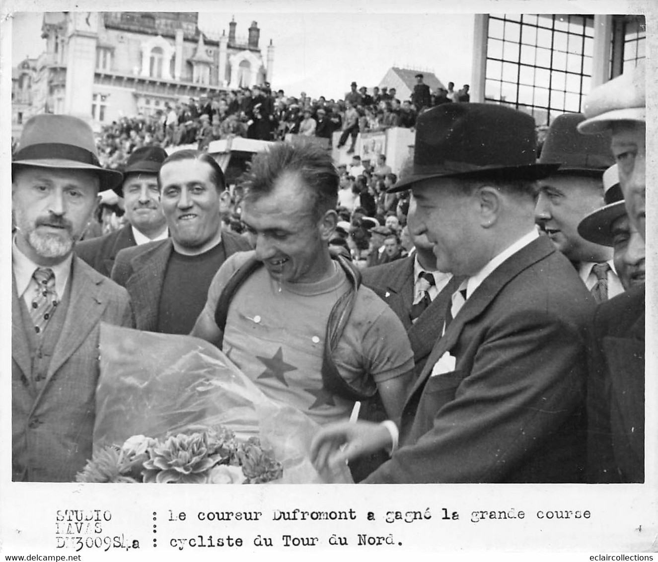 Photographie     Cyclisme   Dufromont, Gagnant De La Course Du Tour Du Nord    (voir Scan Et Commentaires) - Cyclisme