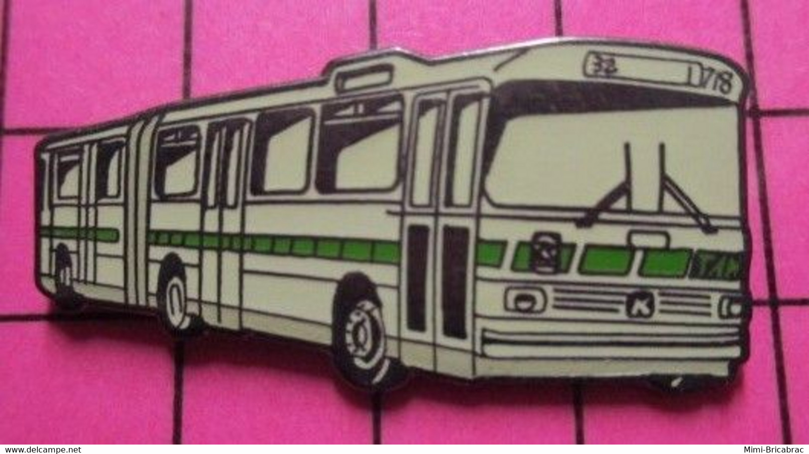 113a Pin's Pins / Beau Et Rare / THEME : TRANSPORTS / AUTOBUS URBAIN ARTICULE SETRA BLANC ET VERT - Transport