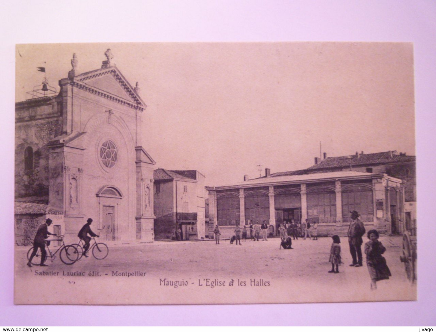 2021 - 1283  MAUGUIO  (Hérault)  :  L'Eglise Et Les HALLES   XXX - Mauguio