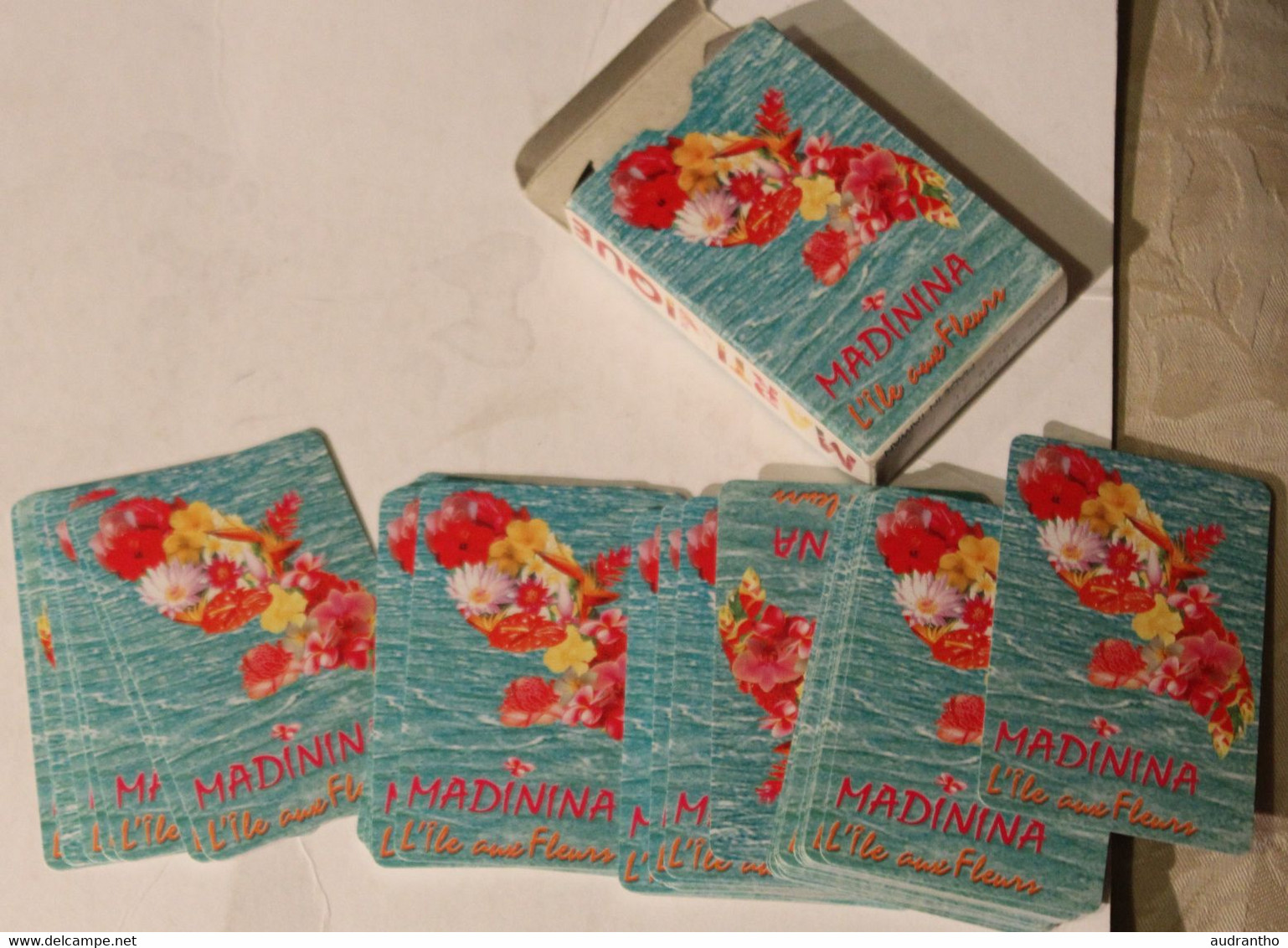 jeu de 54 cartes à jouer publicitaire La Martinique Madinina L'île aux fleurs Lauma éditions