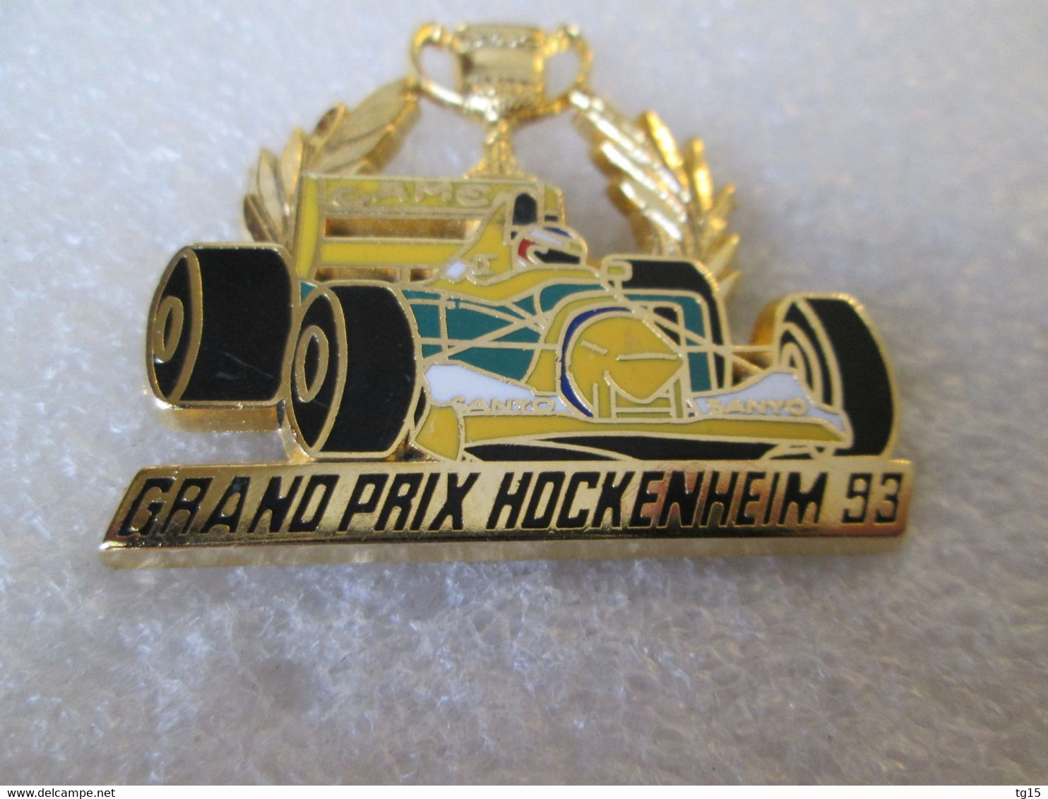 PIN'S     FORMULE 1  BENETTON   GRAND PRIX  HOCKENHEIM  1993  CAMEL  SANYO   Zamak  LOCOMOBILE Double Moule - F1