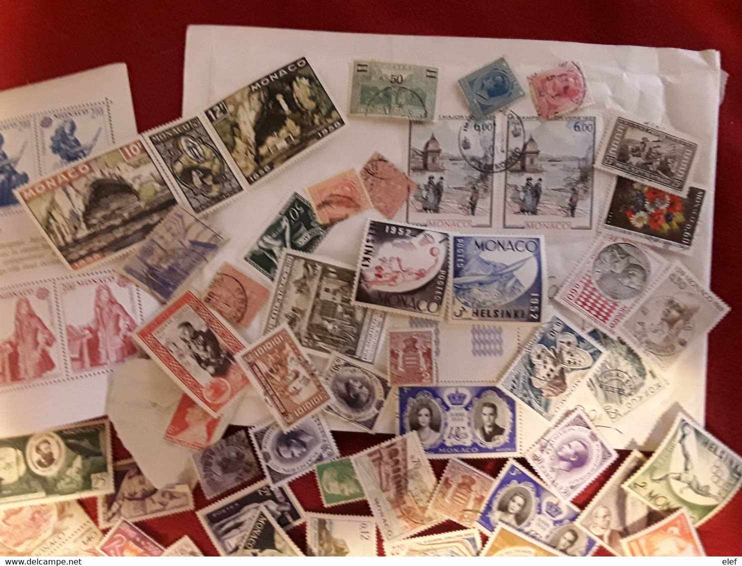 MONACO Collection de plusieurs centaines de timbres neufs et obl non triés toutes epoques dont classiques TB  FORTE COTE