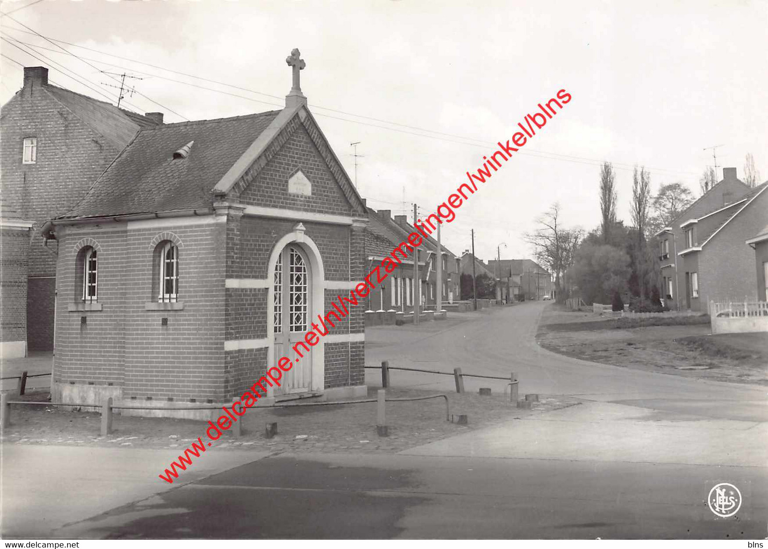 VEERLE - Pastorijstraat Met Kapel Van OLV Van Bijstand - Laakdal - Laakdal