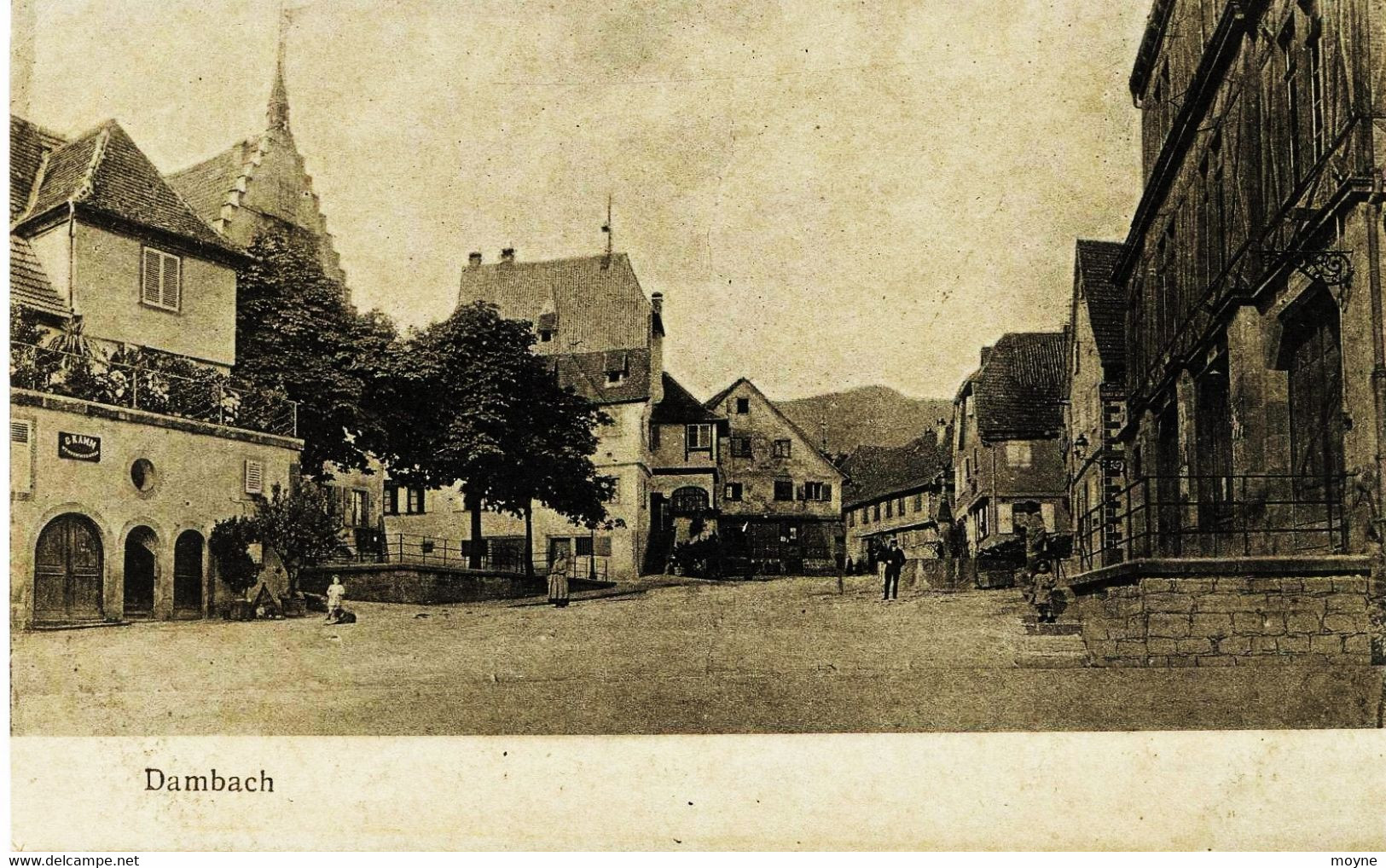 8056 -  Bas  Rhin  :-   DAMBACH   :     Vue De La Place   -    Circulée En 1922 - Dambach-la-ville