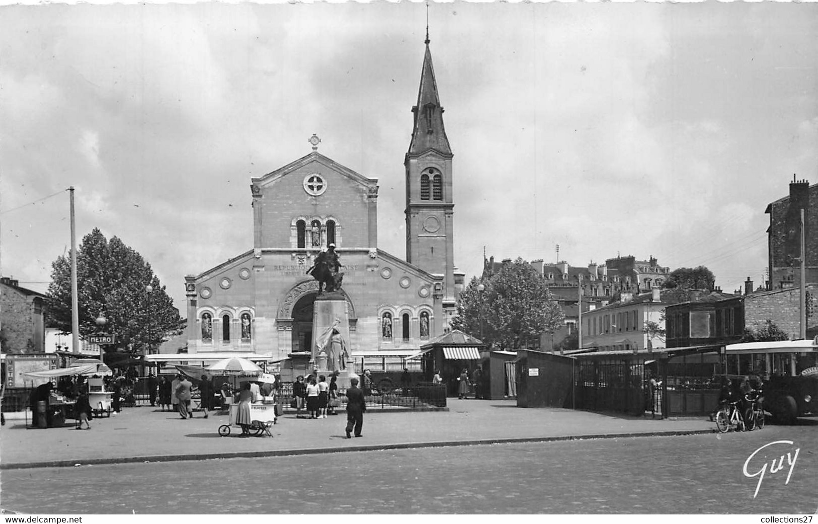 94-CHARENTON-LE-PONT- LA PLACE ET L'EGLISE - Charenton Le Pont