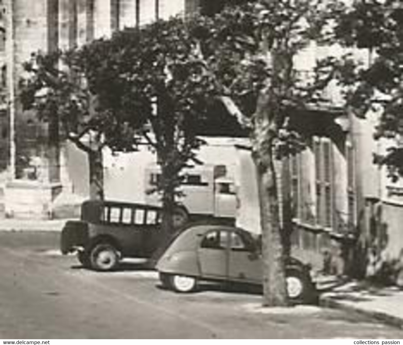 Cp, Automobile,CITROEN 2 CV.... , 89 , AUXERRE , La Cathédrale Saint Etienne , Vierge ,2 Scans - PKW