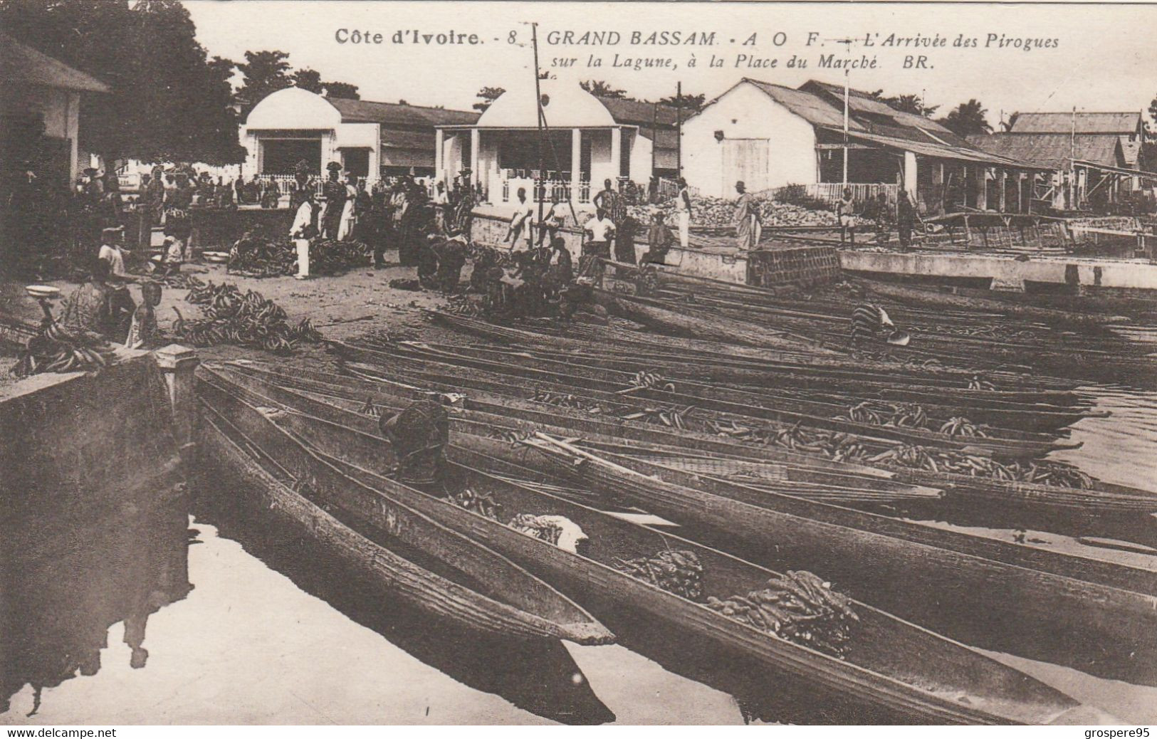 COTE D'IVOIRE GRAND BASSAM L'ARRIVEE DES PIROGUES SUR LA LAGUNE A LA PLACE DU MARCHE - Elfenbeinküste