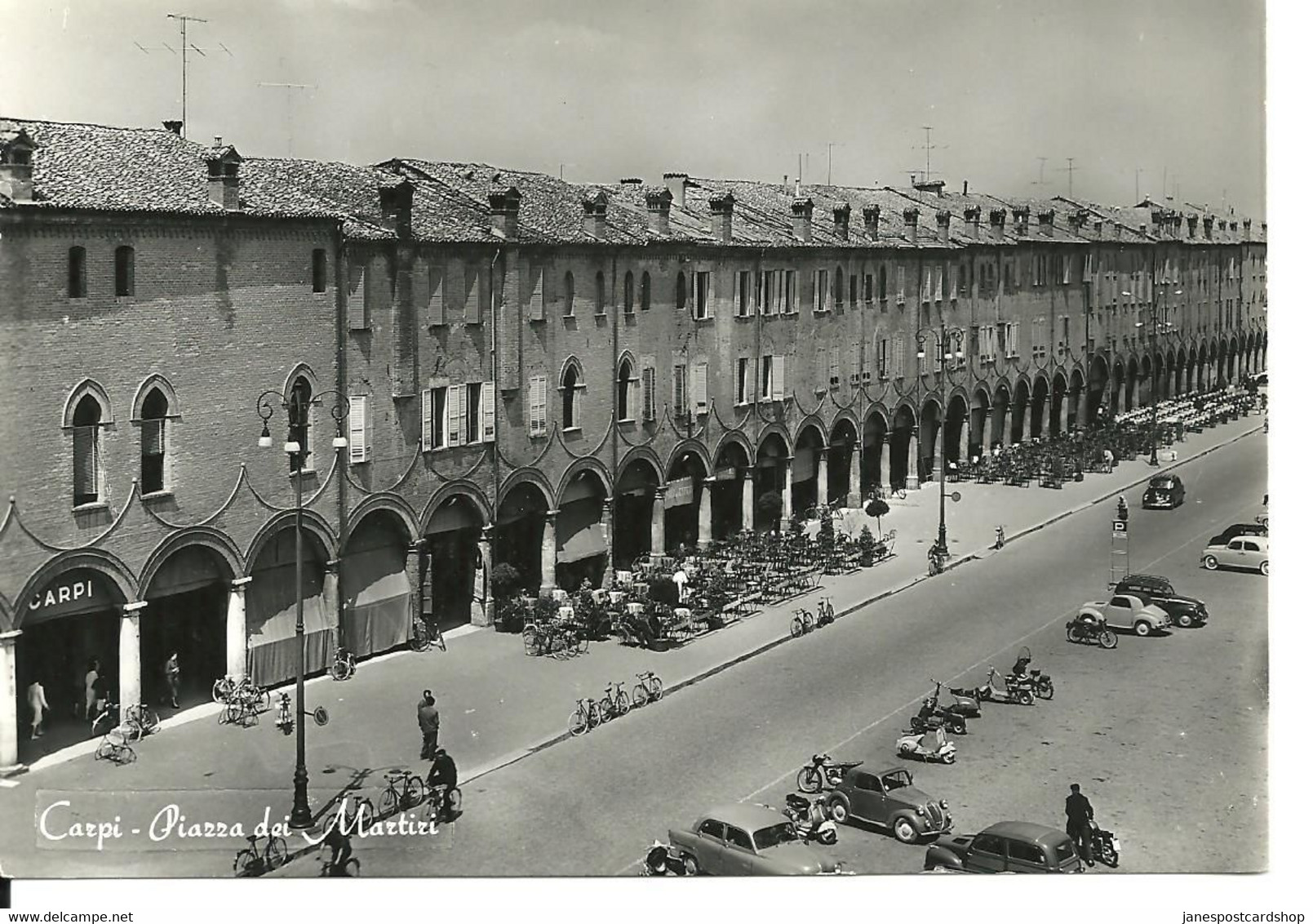 REAL PHOTOGRAPHIC LARGER SIZED POSTCARD - CARPI - PIAZZA DEI MAZTIZI - 1950's/1960's - CARS - BIKES - Carpi