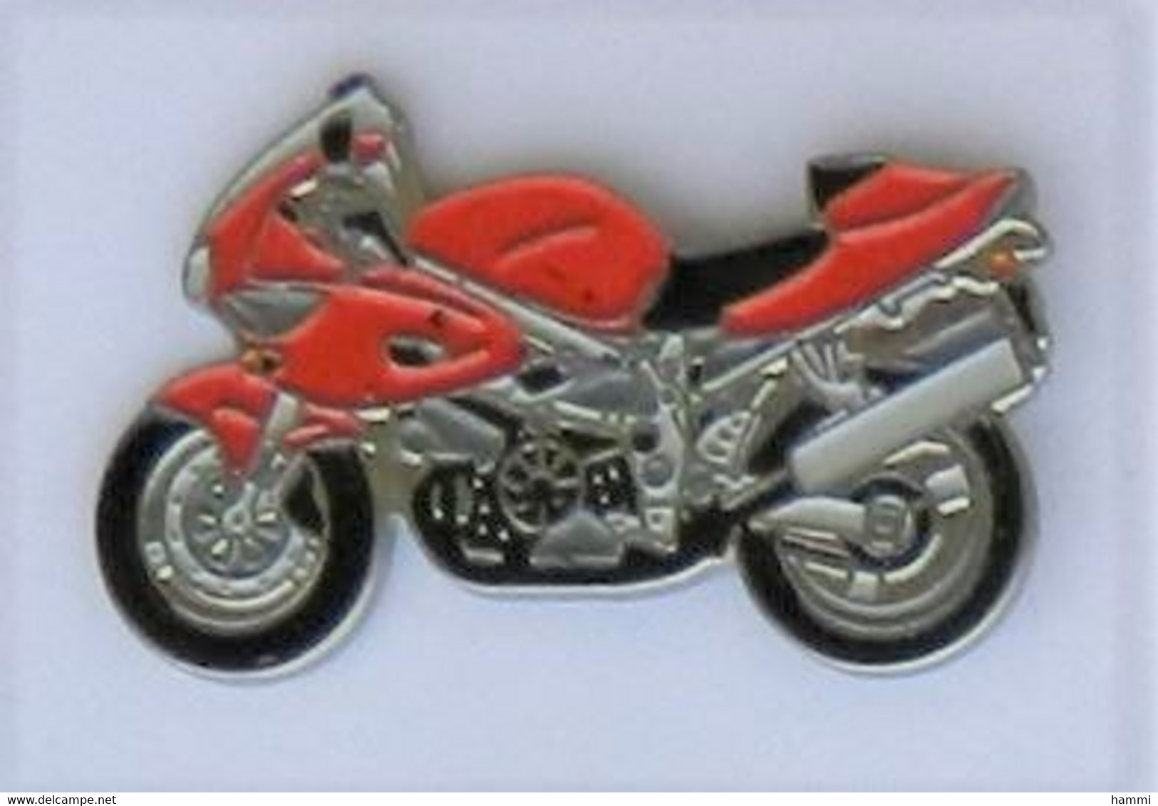 TT119 Pin's MOTO Suzuki Rouge Achat Immédiat - Motos