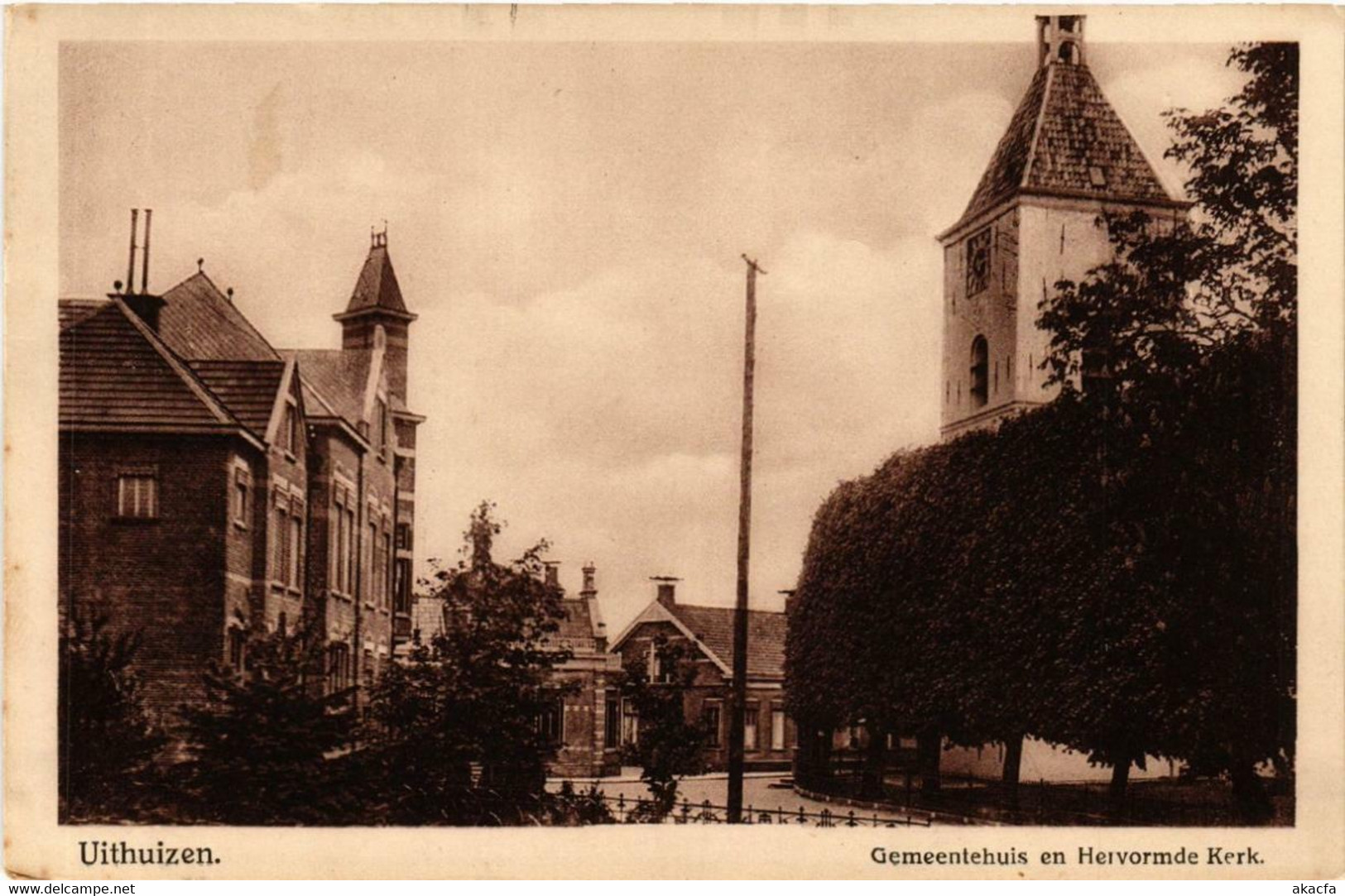 CPA AK UITHUIZEN Gemeentehuis En Hervormde Kerk NETHERLANDS (604330) - Uithuizen