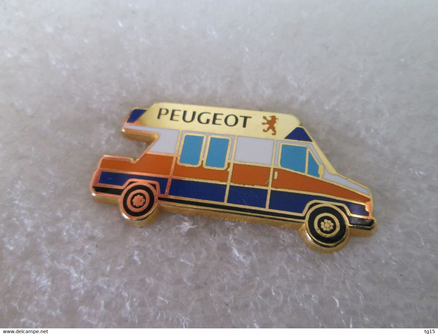 PIN'S    PEUGEOT  J 5   MINI BUS    Zamak  METARGENT - Peugeot