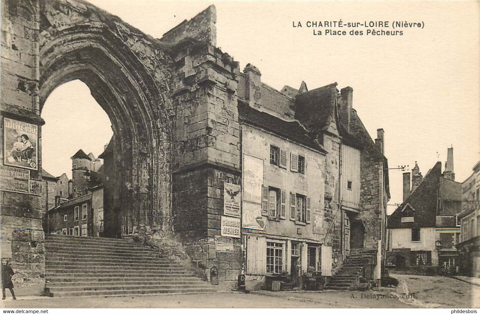 NIEVRE  LA CHARITE SUR LOIRE  La Place Des Pecheurs - La Charité Sur Loire