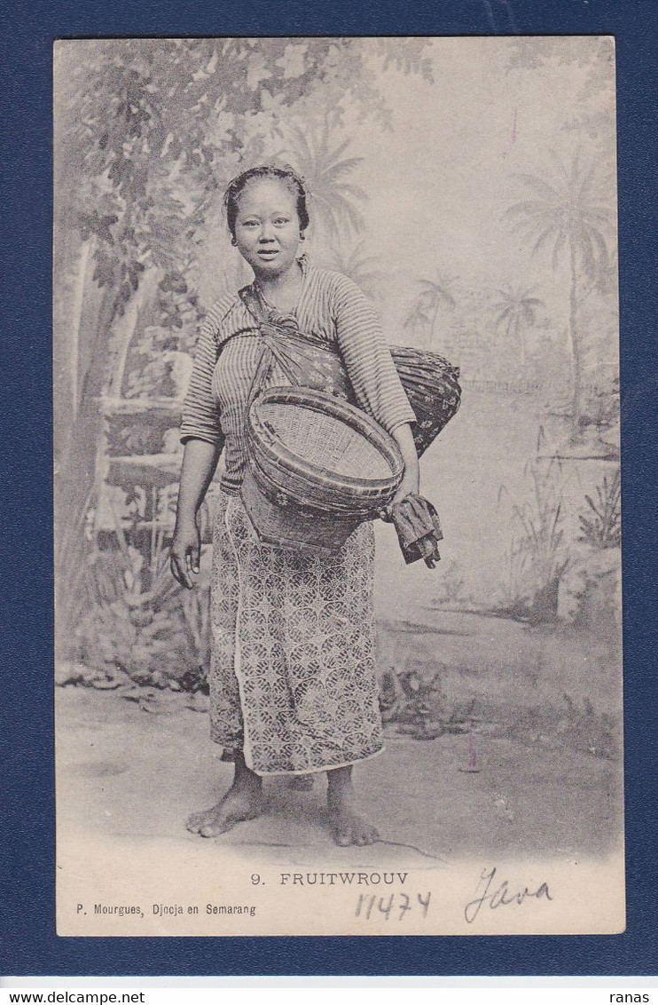 CPA Indonésie Non Circulé Dutch East Indies Inde Type Femme Woman Java - Indonesië