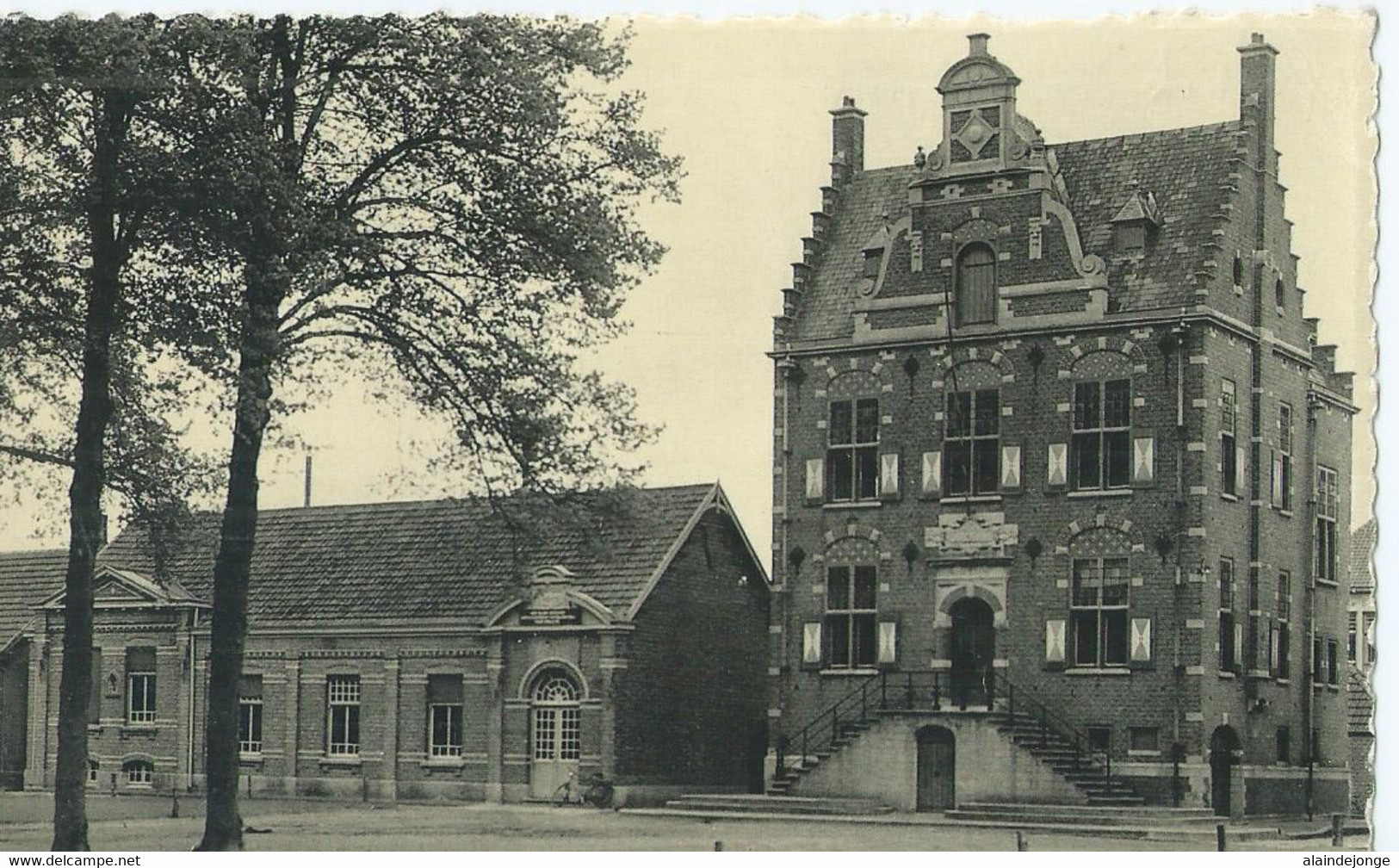 Meerle - Gemeenteplein - Hoogstraten