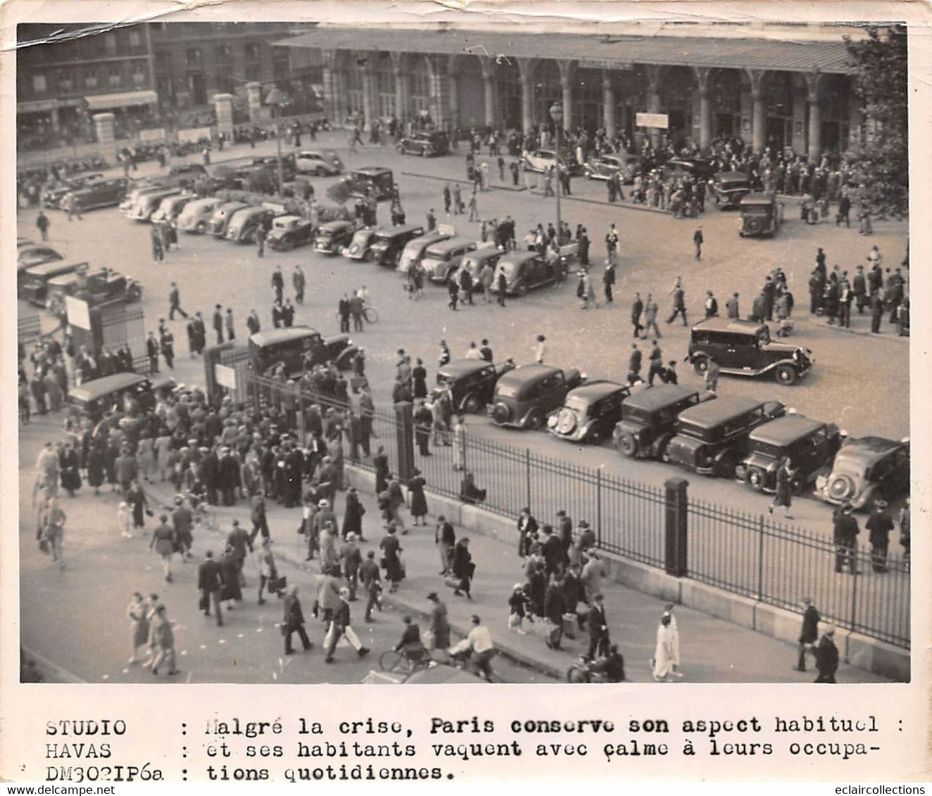 Photographie   Guerre     Paris Conserve Son Aspect Habituel. Tractions Citroën  (voir Scan Et Commentaires) - War, Military