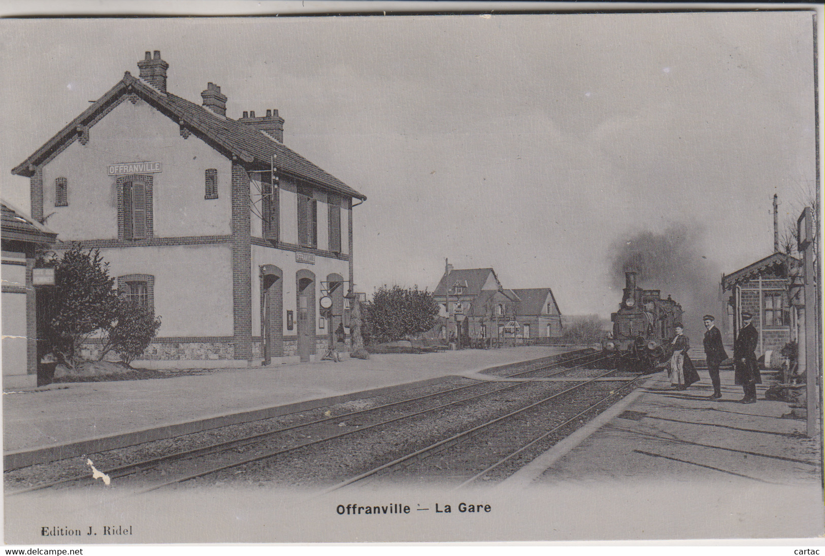 D76 - OFFRANVILLE - LA GARE - Plusieurs Personnes - Train - Carte Glacée - Offranville