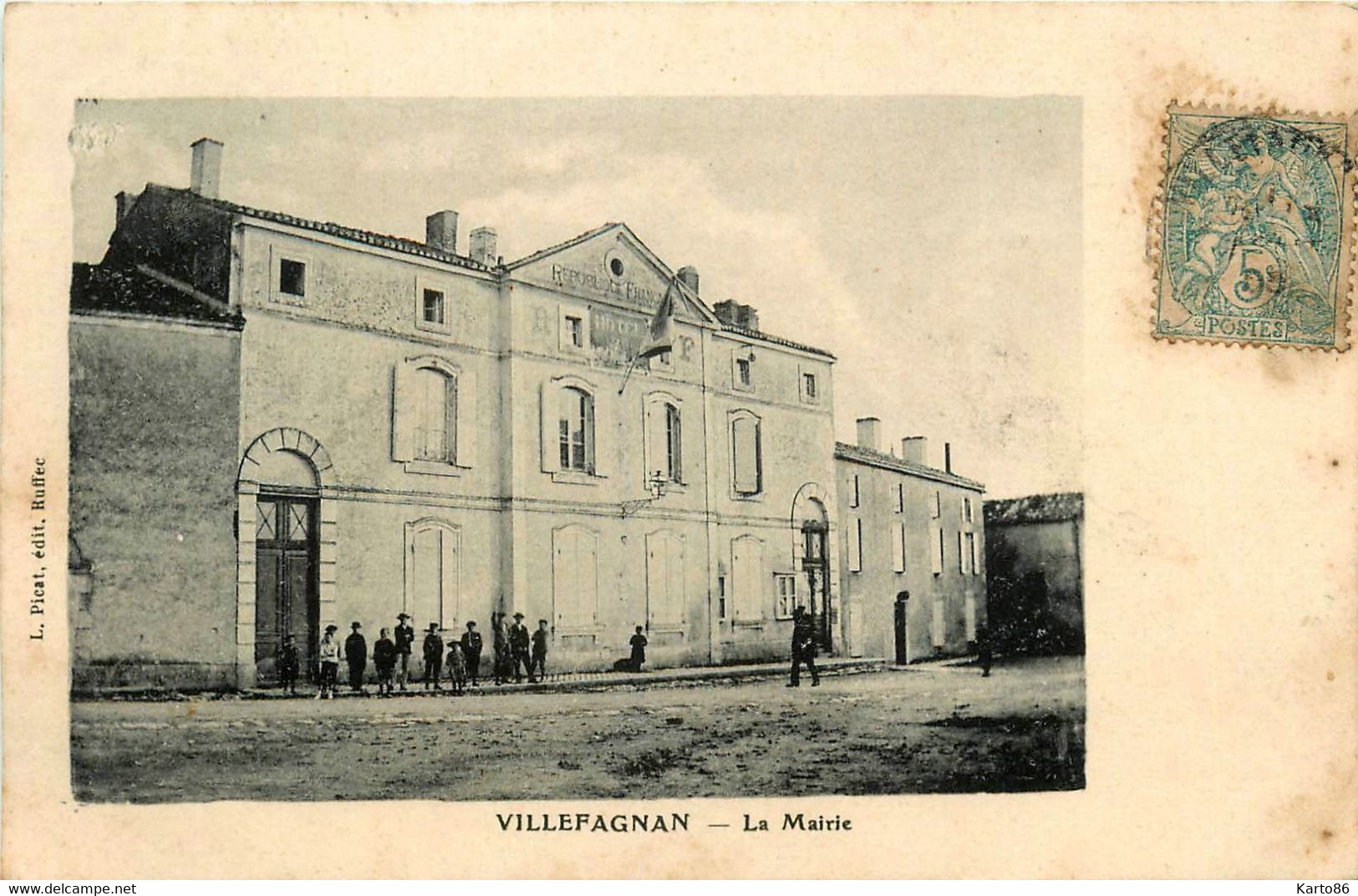 Villefagnan * La Place Et La Mairie * Hôtel De Ville - Villefagnan