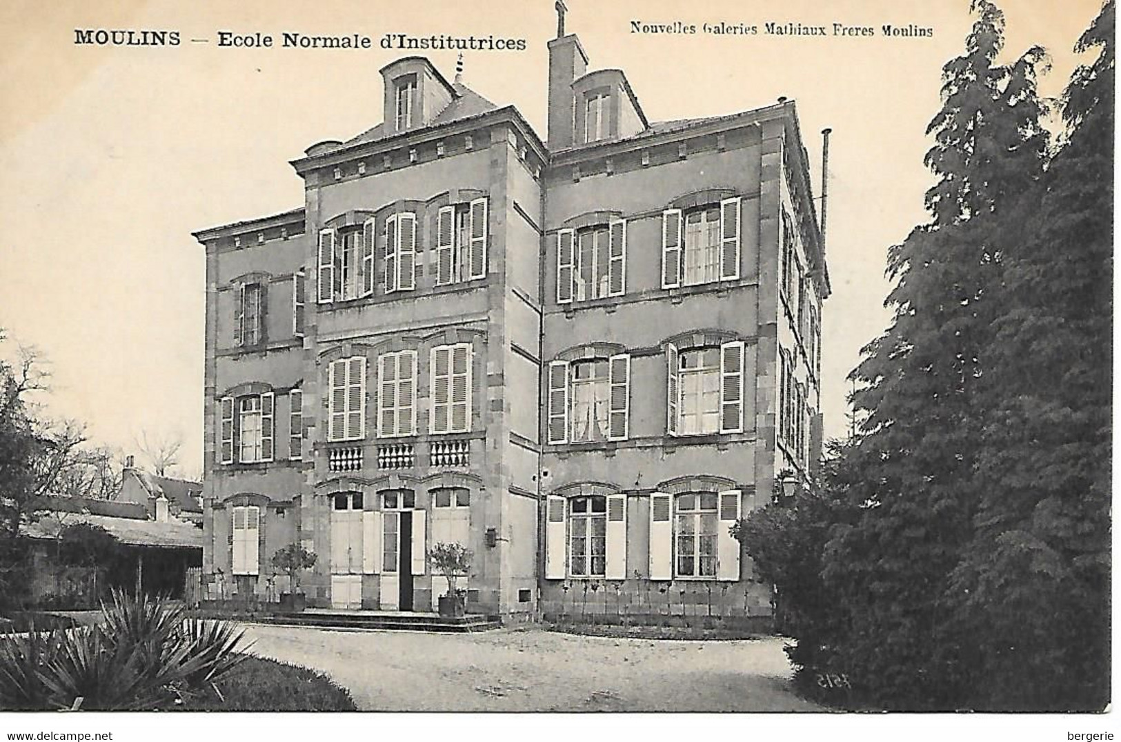 A/90         03     Moulins       école Normale D'institutrices - Moulins