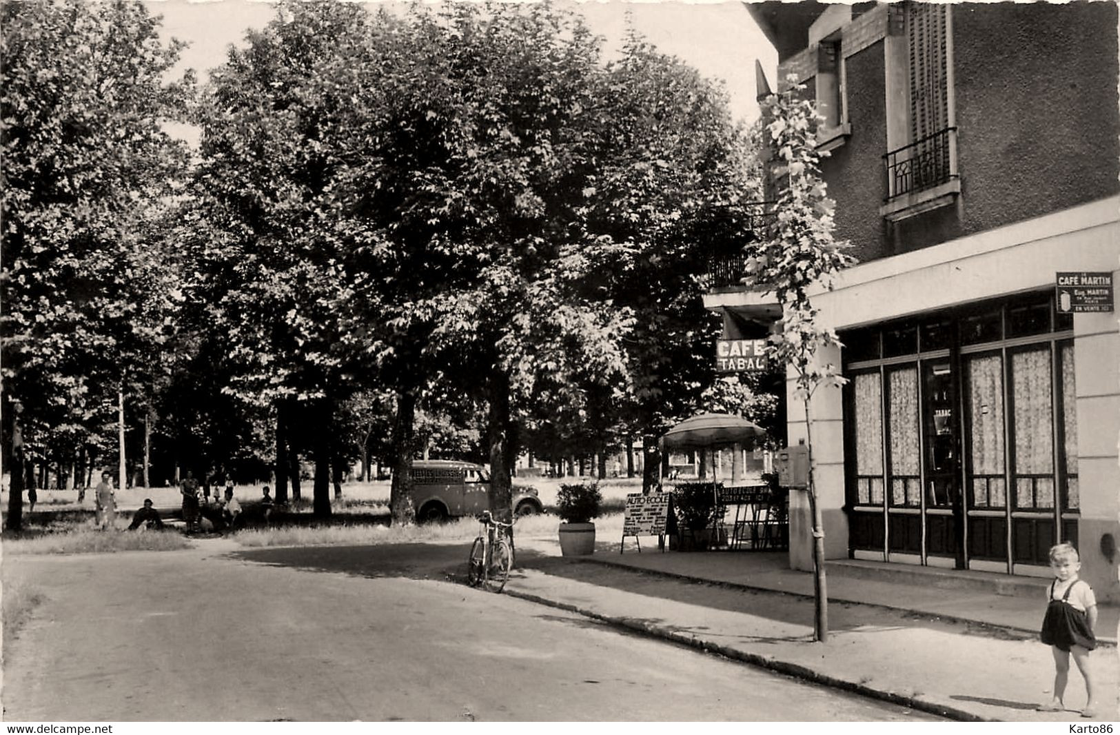 Le Blanc Mesnil * Rue Et Le Square Stalingrad * Le Café Débit De Tabac Tabacs - Le Blanc-Mesnil