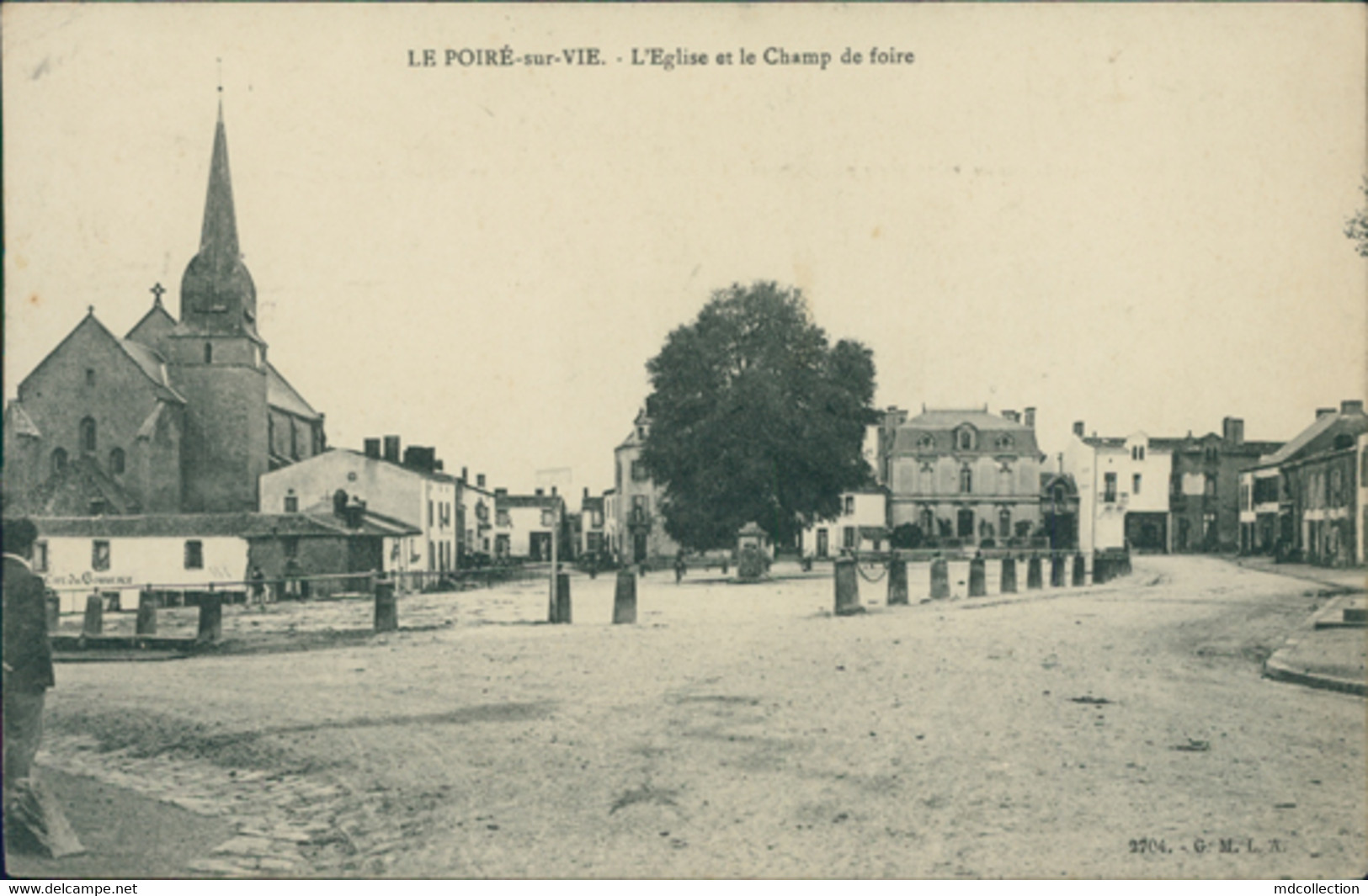 85 LE POIRE SUR VIE / L'Eglise Et Le Champ De Foire / - Poiré-sur-Vie