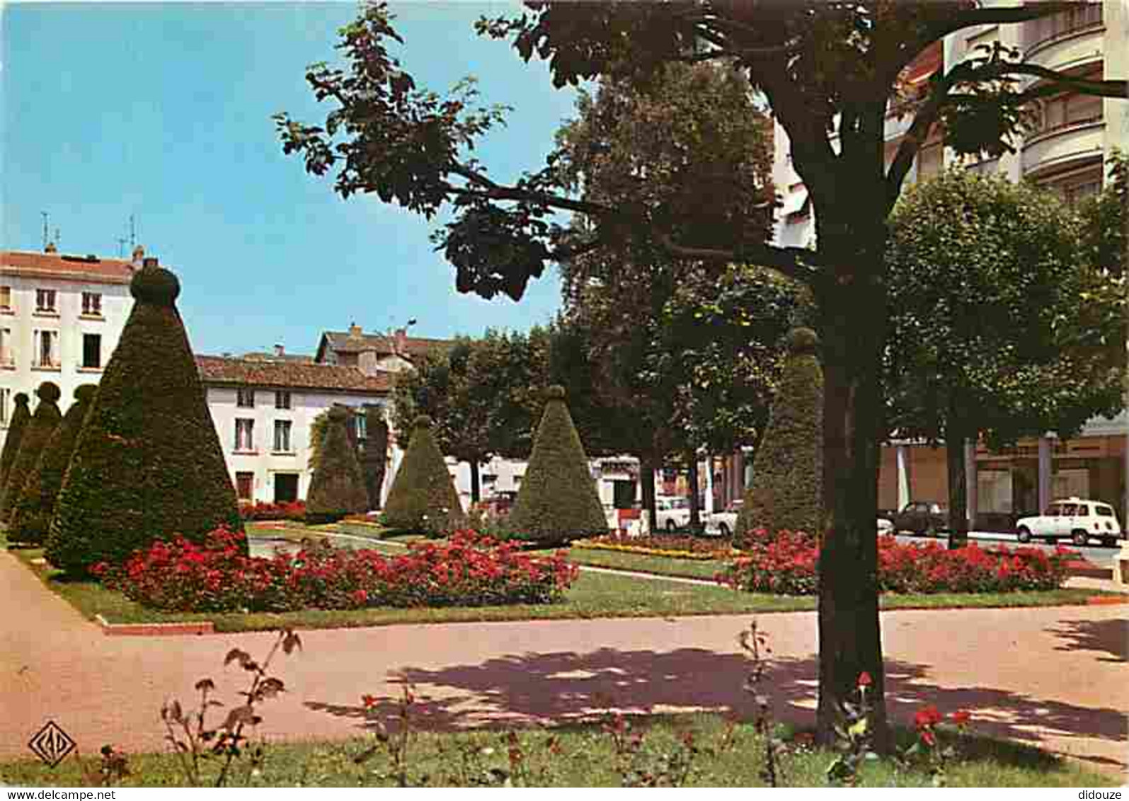 69 - Villefranche Sur Saone - Les Jardins De Thôtel De Ville - Automobiles - Fleurs - Carte Neuve - CPM - Voir Scans Rec - Villefranche-sur-Saone