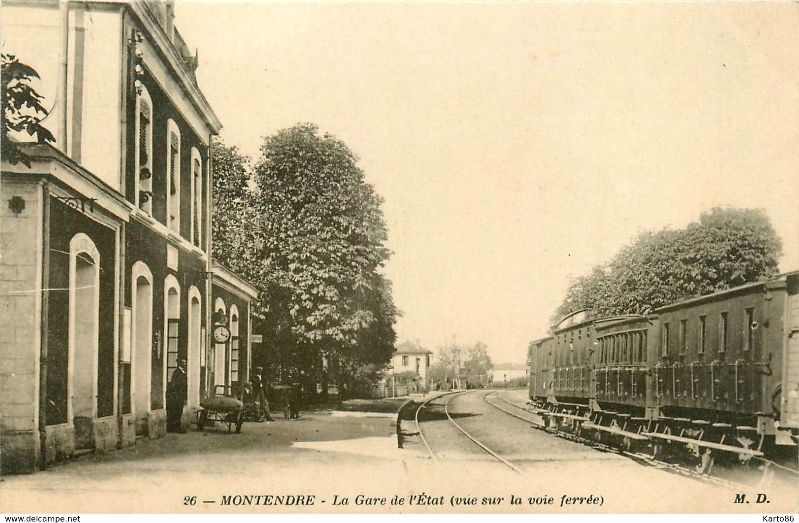 Montendre * La Gare De L'état * Vue Sur La Voie Ferrée * Wagons * Ligne Chemin Fer Charente Maritime - Montendre